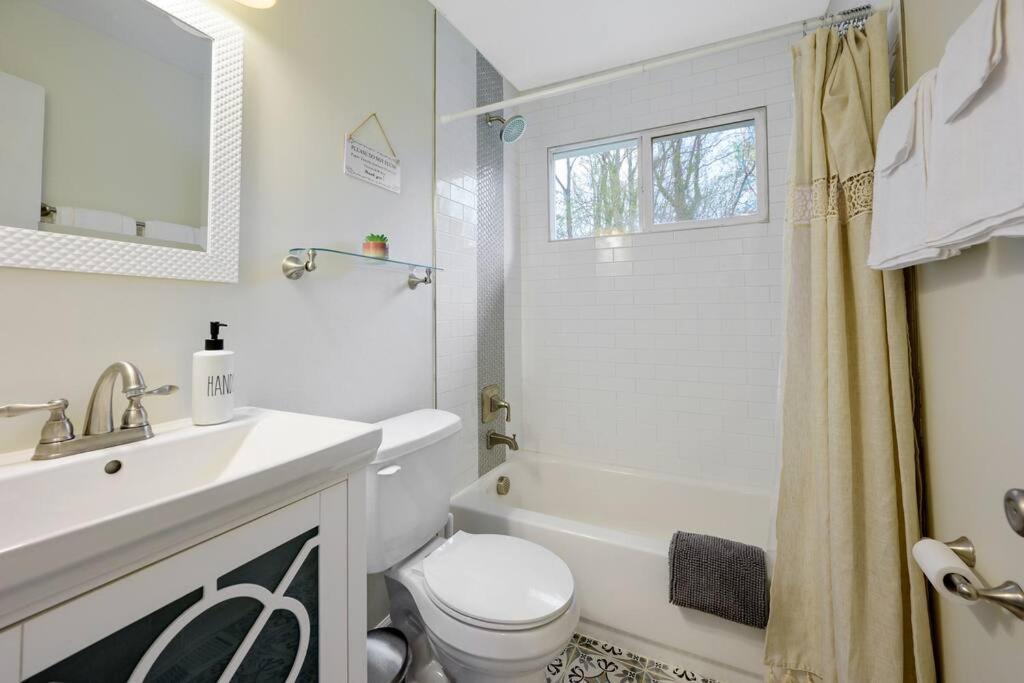 Cozy 3 Bedroom Cottage With Huge Fenced-In Yard 罗利 外观 照片