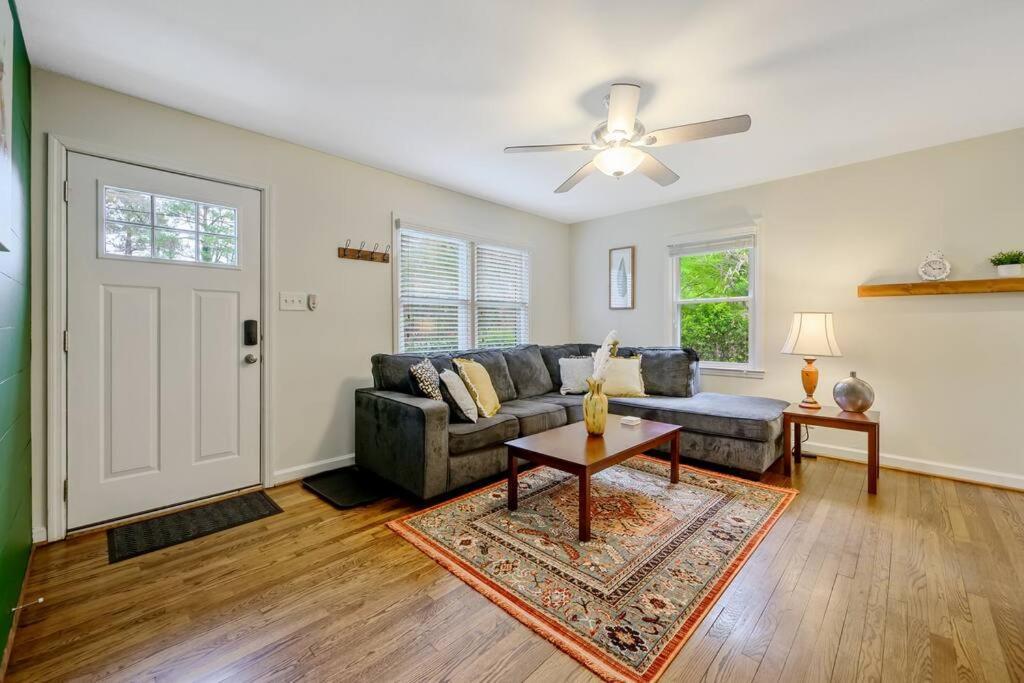 Cozy 3 Bedroom Cottage With Huge Fenced-In Yard 罗利 外观 照片