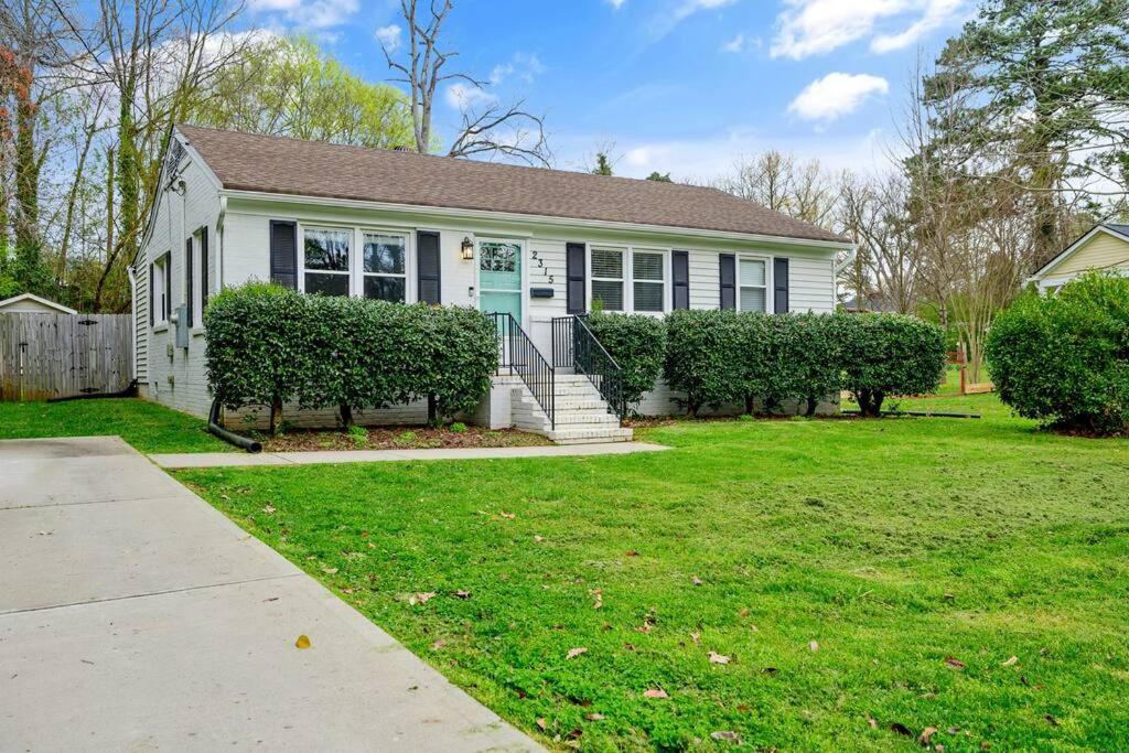 Cozy 3 Bedroom Cottage With Huge Fenced-In Yard 罗利 外观 照片