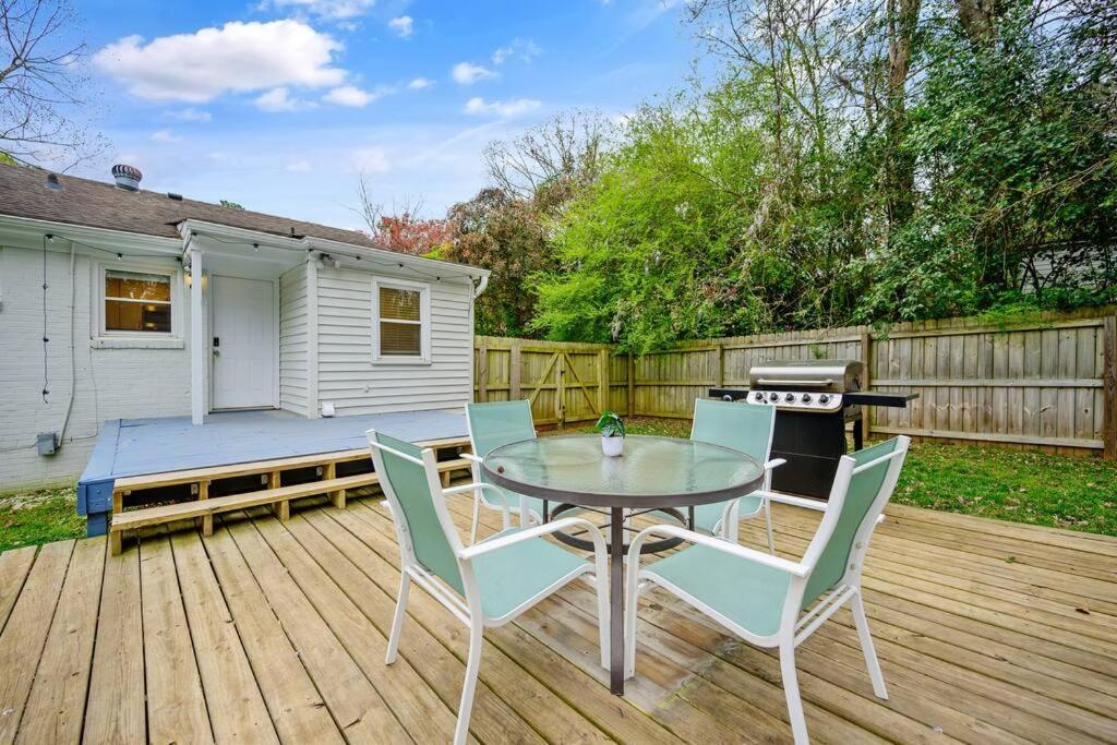 Cozy 3 Bedroom Cottage With Huge Fenced-In Yard 罗利 外观 照片