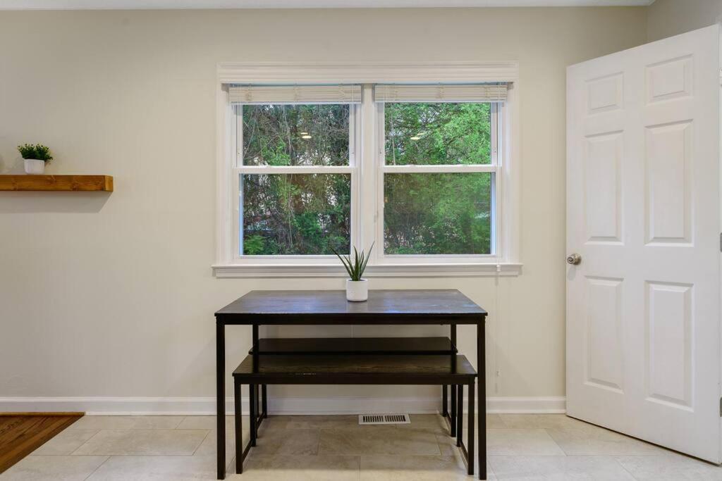 Cozy 3 Bedroom Cottage With Huge Fenced-In Yard 罗利 外观 照片