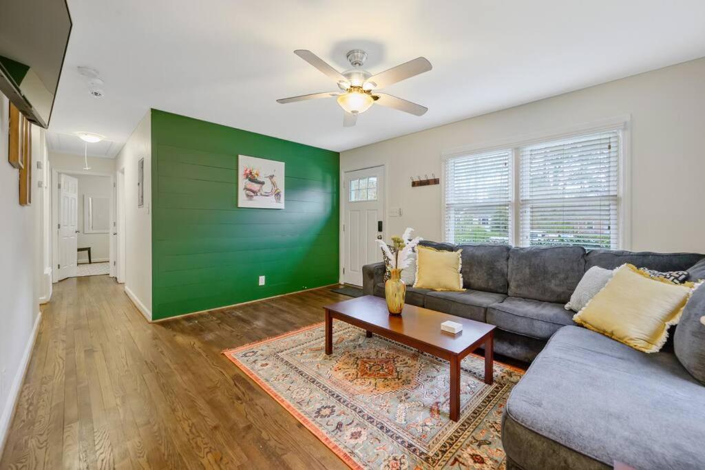 Cozy 3 Bedroom Cottage With Huge Fenced-In Yard 罗利 外观 照片
