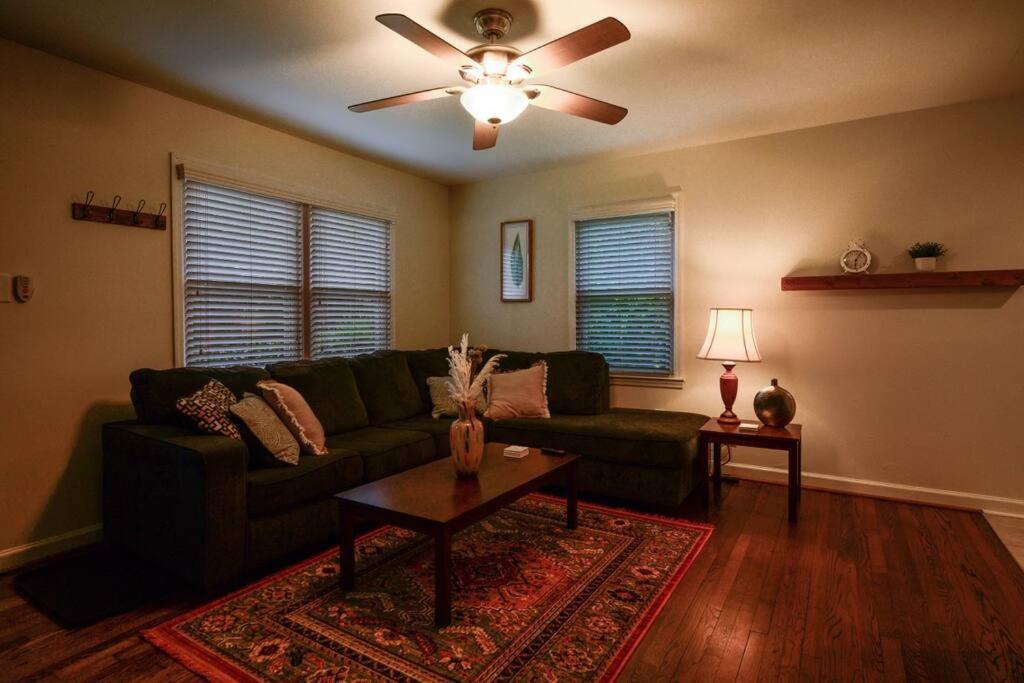 Cozy 3 Bedroom Cottage With Huge Fenced-In Yard 罗利 外观 照片