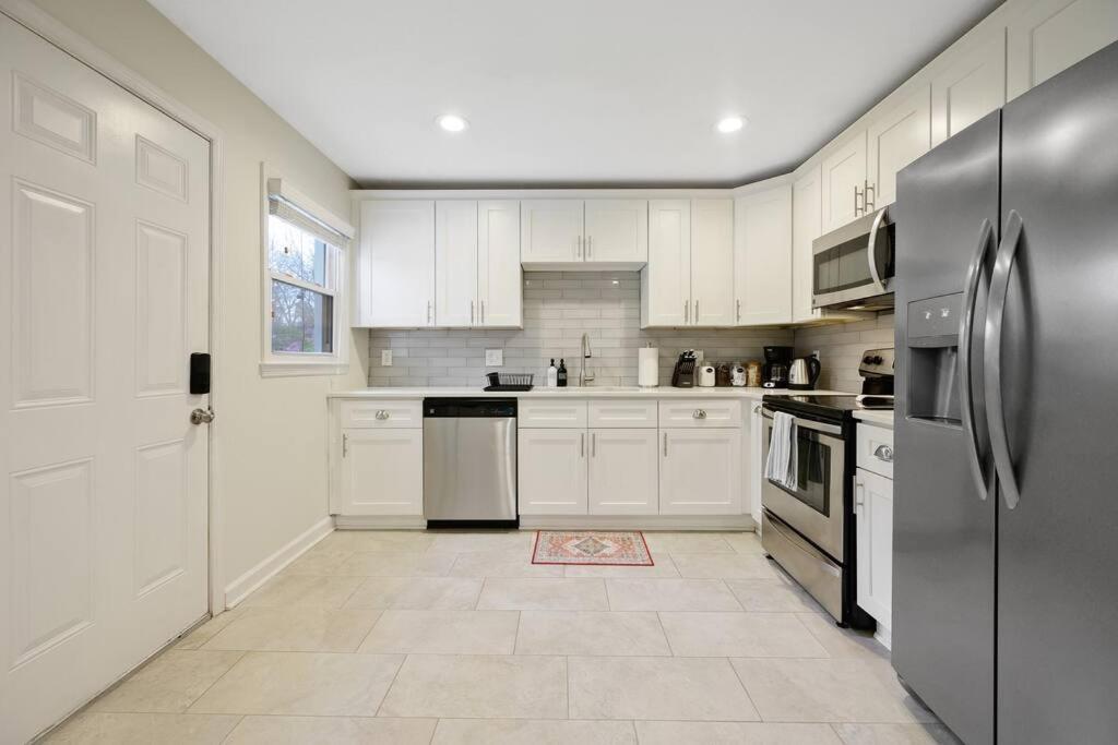 Cozy 3 Bedroom Cottage With Huge Fenced-In Yard 罗利 外观 照片